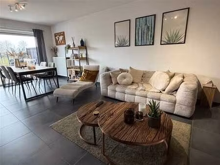 très belle maison de 3 chambres avec garage et jardin