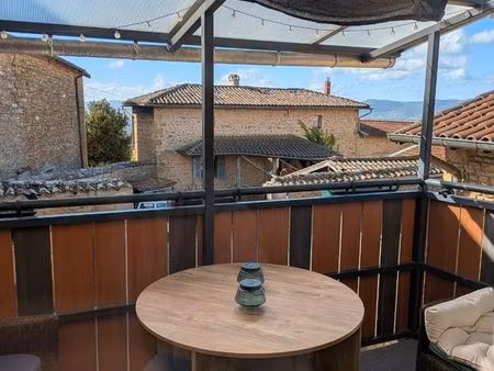 charmante maison en pierre dorée