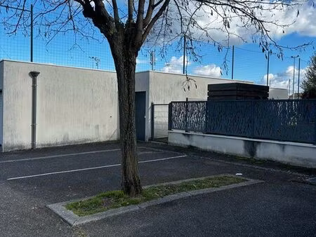 place de parking sécurisé