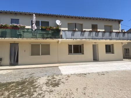 appartement au rez-de-chaussée avec garage