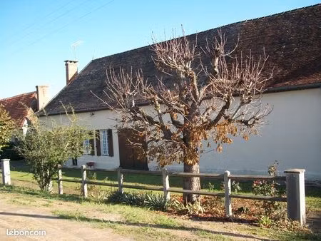 10 mn sud moulins  corps de ferme avec 2 logements et granges sur 3750 m²