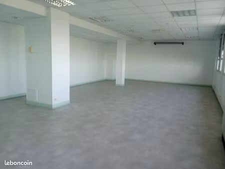 local pmr / bureau proche gare