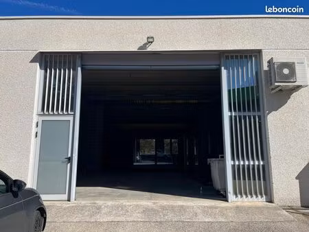 entrepôt avec bureau à louer