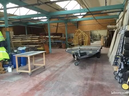 bâtiment industriel de 856 m²