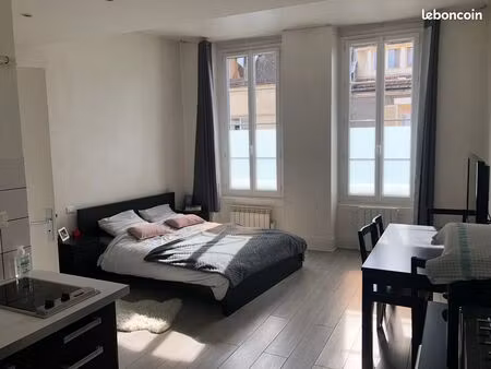 auxerre-studio 24 m2- centre ville