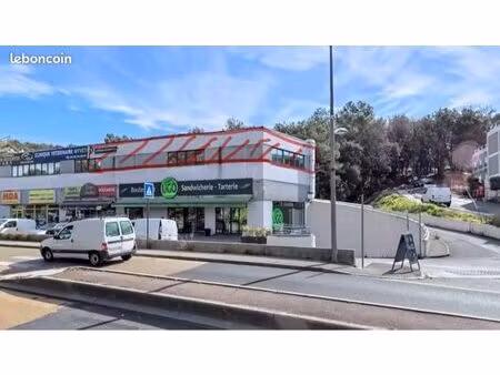 local commercial / bureau / médical 200 m2