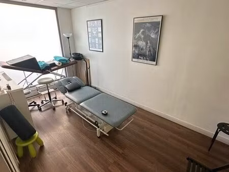 cabinet médical aménagé de 47m² avec parking gratuit