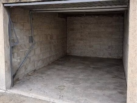 à louer box / remise 20 m² – stockage – levallois aristide briand