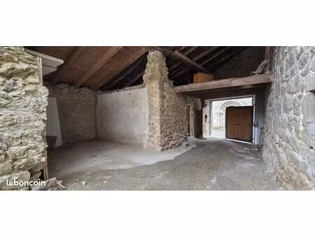 immeuble 236 m² gilhoc-sur-ormèze