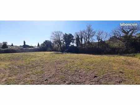 terrain 1 055 m² puget sur argens