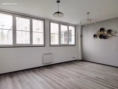 location cabinet/bureau/local