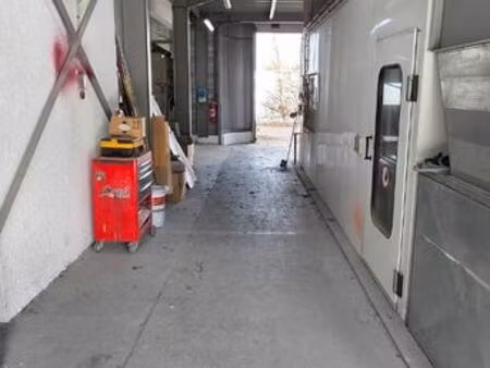 local automobile 200 m² avec cabine de peinture + parking sécurisé – proche a4 (émerainvil