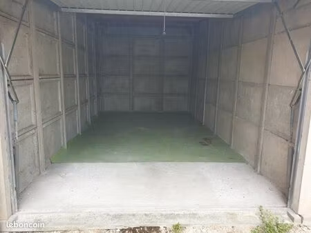 box à louer - idéal stockage ou garage villeneuve le roi