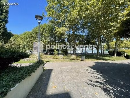 local commercial 207 m²