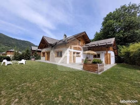 chalet 8 pièces 160 m²