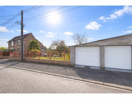 maison semi individuelle 2 chambres + double garage