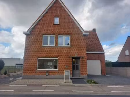 alleenstaande woning met garage te meulebeke/tielt.