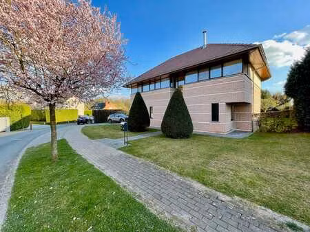 spacieuse villa idéalement située !