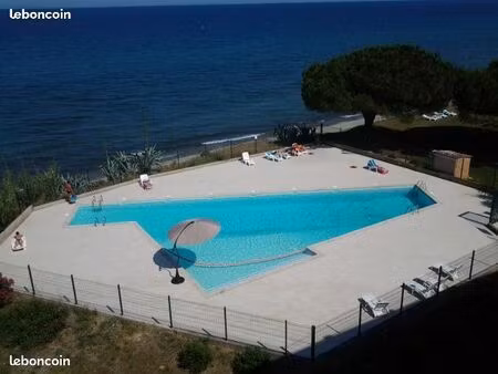studio les pieds dans l'eau