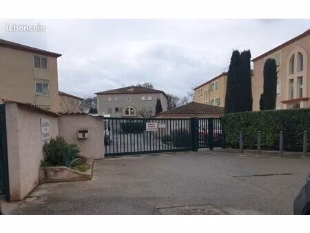 garage / box avec vidéo surveillance