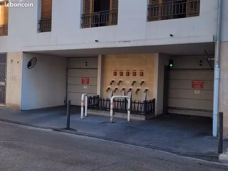 place de parking (taille pmr) - angle baille/vertus - à louer