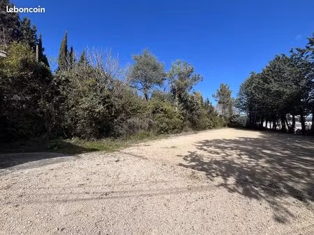 terrain 813 m² meyreuil