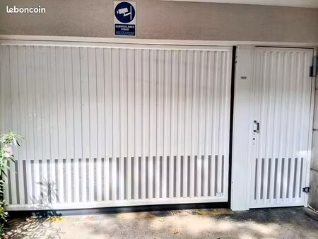 vend une place de parking