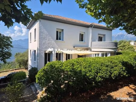 propriété 6 pièces 191 m²