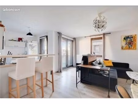 coup de coeur- t3 lumineux de 67m2 avec balcon- aux portes de paris- la plaine métro front