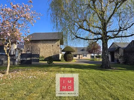 surprenante propriete 4 chambres piscine couverte 90m² garage 90m² parc 2565m²