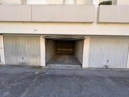 box fermé face à la gare matabiau