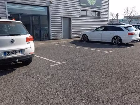 bureaux 65 m² senas