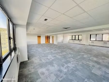 bureaux 787 m²
