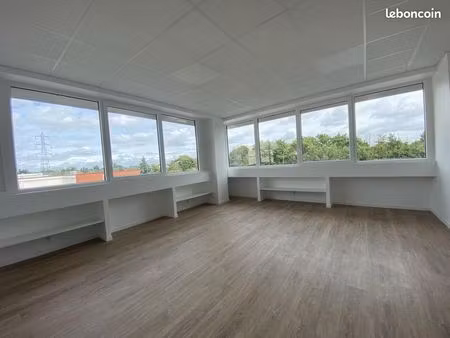 bureaux 146 m²