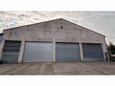 local de stockage à louer 200 à 400 m2