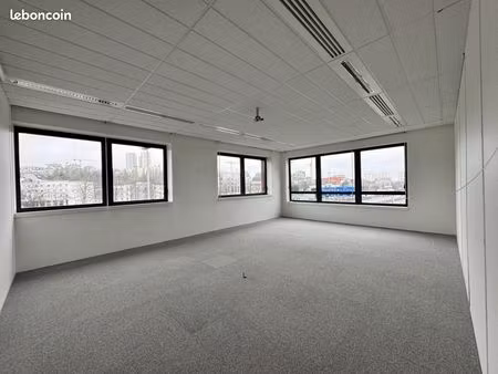 local d'activité 706 m²