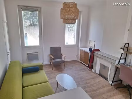 t2 34 m2 meublé saint victor/ chem roucas blanc. prox vieux port. calme et lumineux