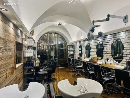 plus qu un salon   une institution