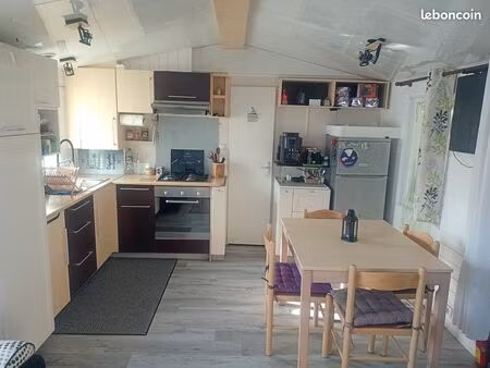 mobil-home 6 couchages (2 douches  2 wc)