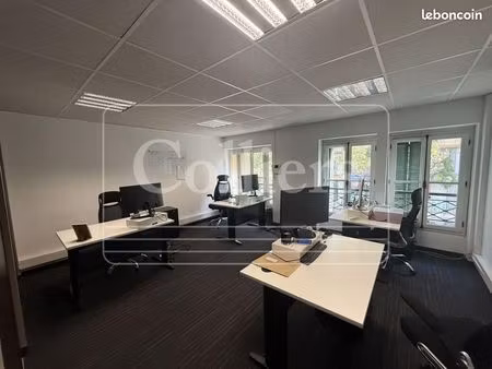 bureaux 143 m²