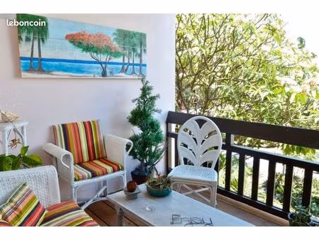 joli t3 meublé st leu centre libre de suite