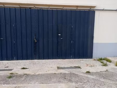 local a usage entrepot