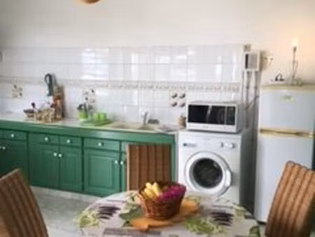 loue t2 meuble à deshaies  850 charges comprises