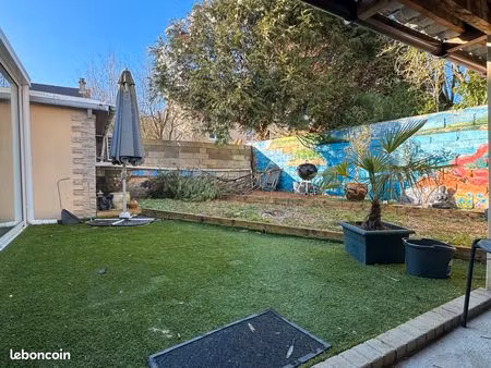 maison individuelle habitable de plain pied avec véranda récente jardin