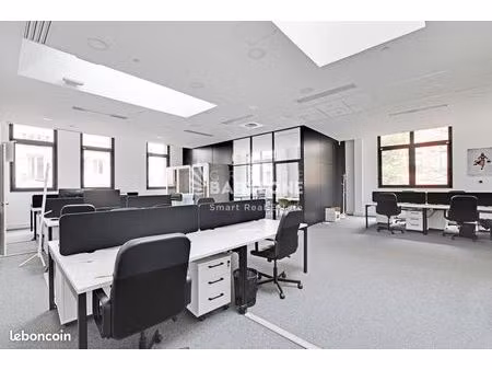 bureau 734 m²
