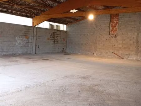 loue hangar de 210m°