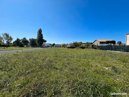 terrain 556 m² arvert