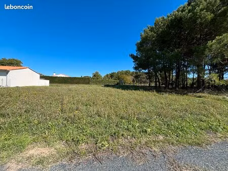 terrain 684 m² arvert