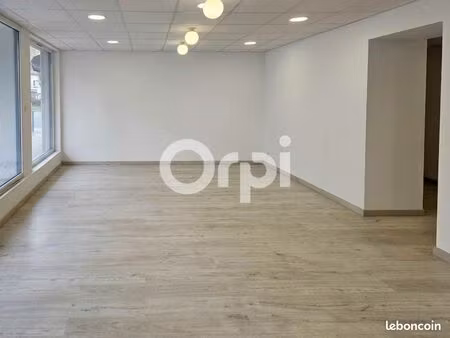 local commercial 82 m²