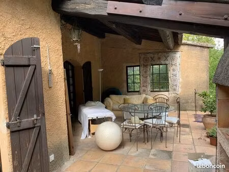 grande villa de 150m2 sur terrain de 5000m2 au milieu des vignes. figanières